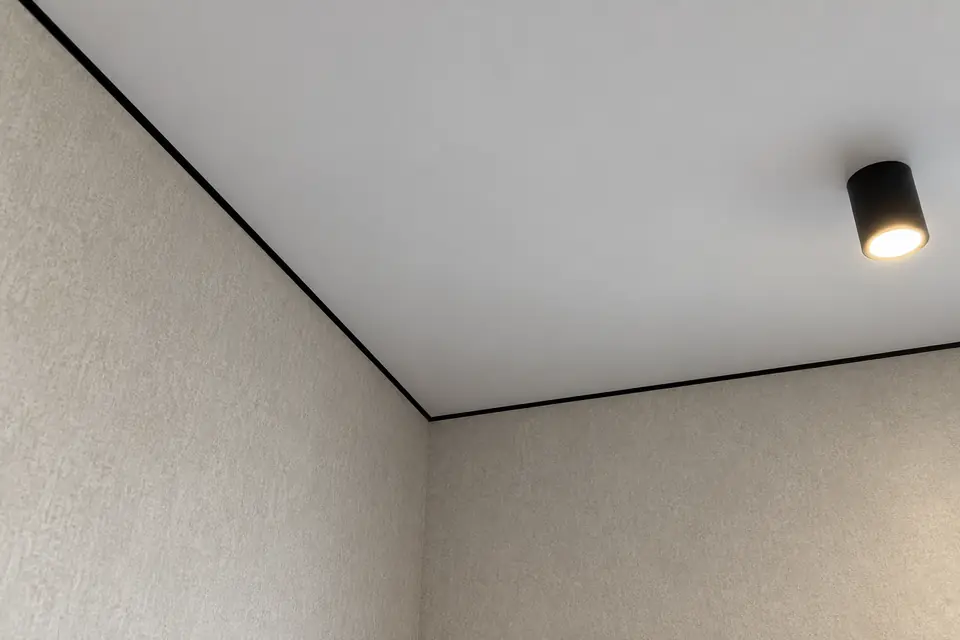 Теневое примыкание натяжного потолка